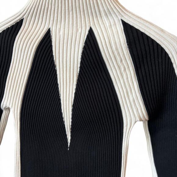 90s mod fitted black/white ribbed sweater – geometric monochrome statement - Picture 7 of 8